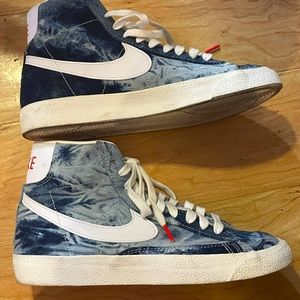 Unique NIKE Blazers women’s size 8 men’s size 6